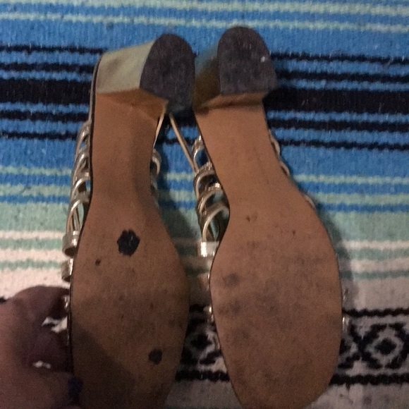 VINTAGE Fascinators Retro Gold Sandals Size 10 - Picture 2 of 5